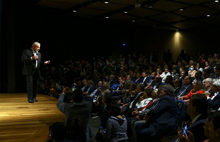 Lula diz que vai dialogar com Congresso e partidos