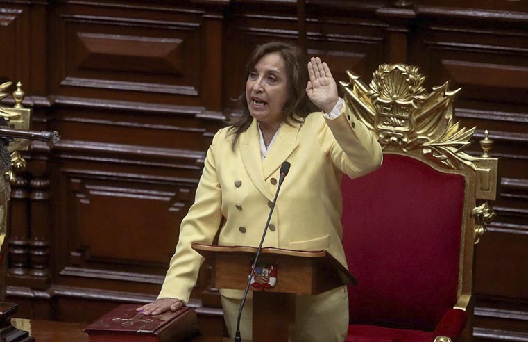 Nova presidente do Peru pedirá antecipação de eleições