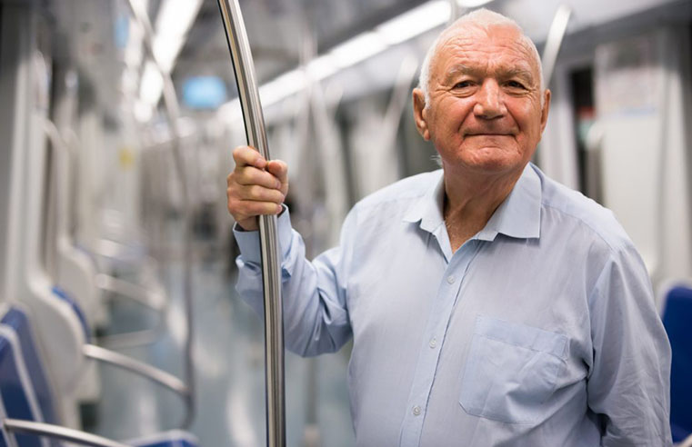 Idosos de 60 a 65 anos voltam a ter transporte gratuito