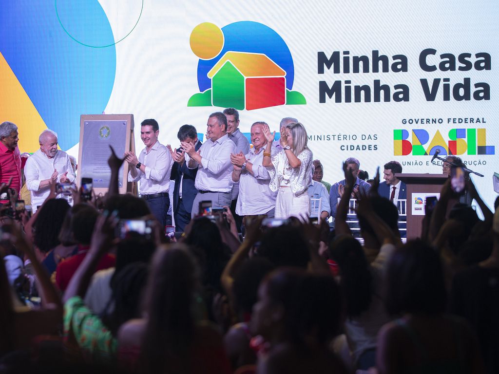 Lula assina MP que retoma o Minha Casa, Minha Vida