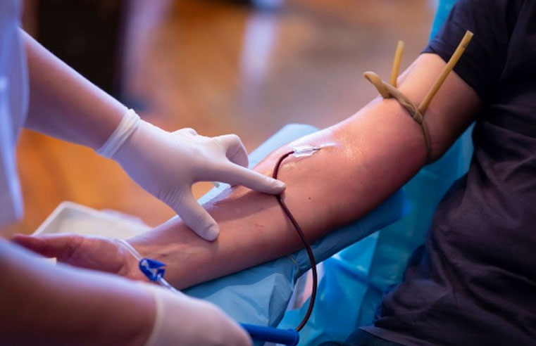 Com estoque baixo, Pró-Sangue incentiva doação