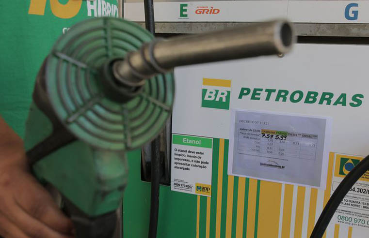 Petrobrás anuncia queda do preço da gasolina, diesel e gás