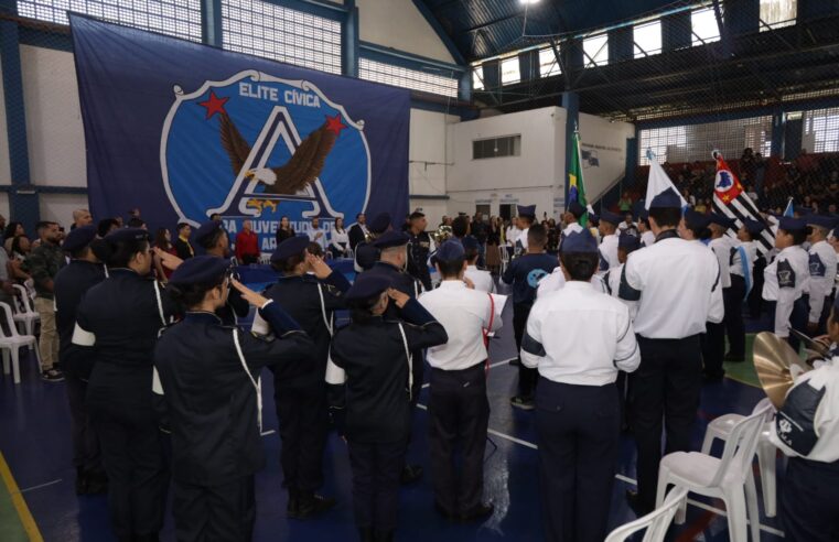 Guarda Mirim de Arujá forma 28 alunos