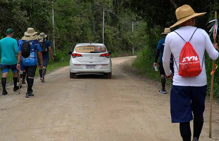 Romeiros que usam a Rota da Luz recebem apoio