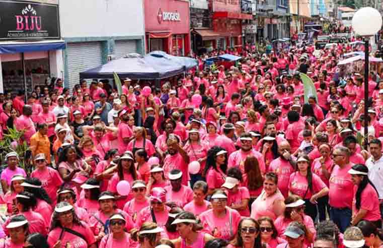 Caminhada do Outubro Rosa reúne mais de 800 pessoas em Ferraz