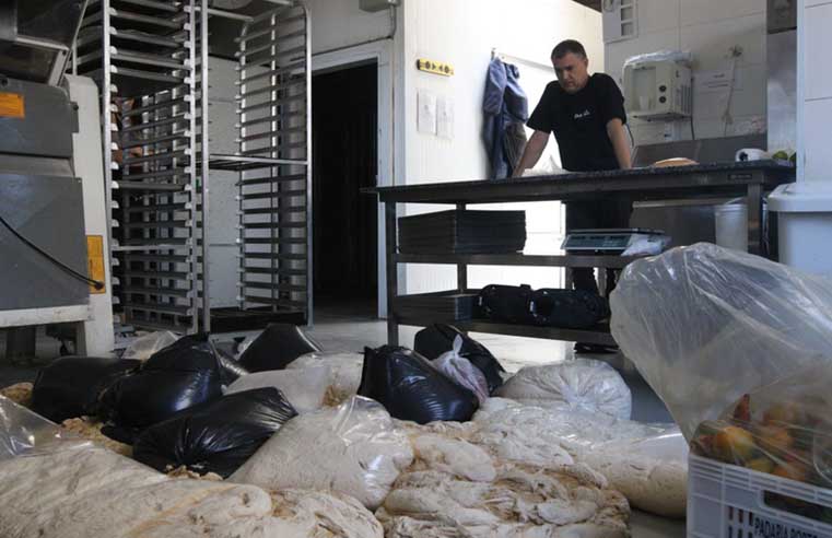 Comerciantes calculam prejuízo após três dias sem energia