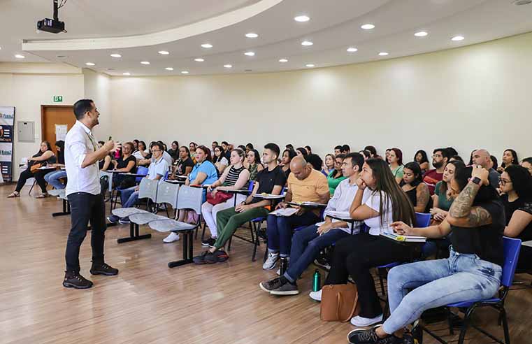 Agentes Comunitários de Saúde de Ferraz recebem treinamento