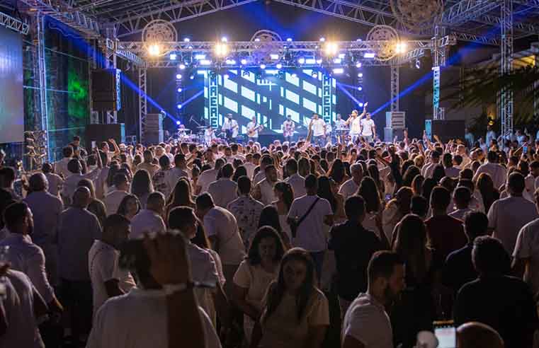 Banda Eva brilha em jantar do Fundo Social de Itaquá