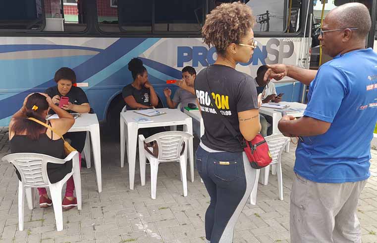 Procon Móvel chega a Ferraz para atender consumidores