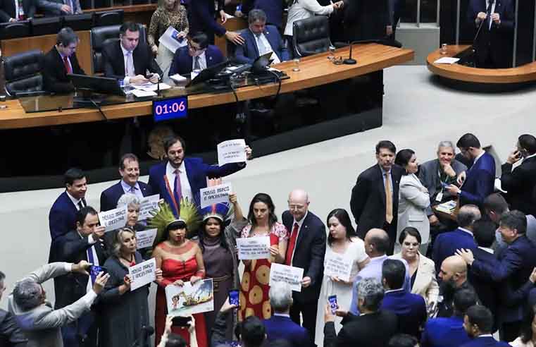 Congresso derruba veto e mantém marco temporal indígena