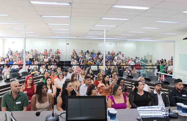 #pracegover posse dos novos conselheiros tutelares foi na Câmara