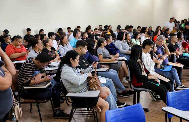 Emprega Agora atrai quase 200 candidatos em Ferraz