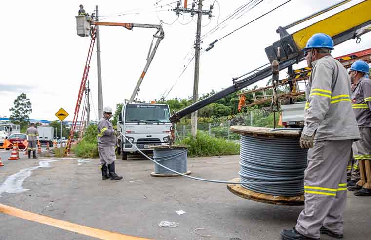 Estrada do Pinheirinho Novo recebe iluminação de led