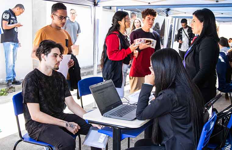 Feirão de Estágios oferece 100 vagas para estudantes de Ferraz