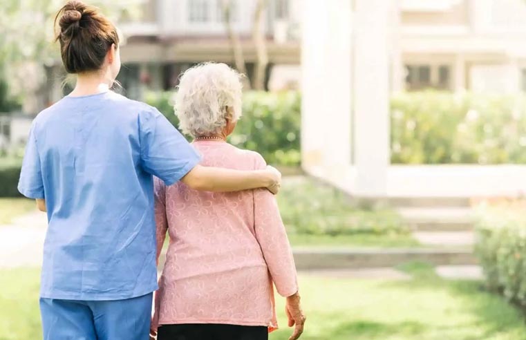 Curso de cuidador de idosos em Itaquá abre inscrições dia 11