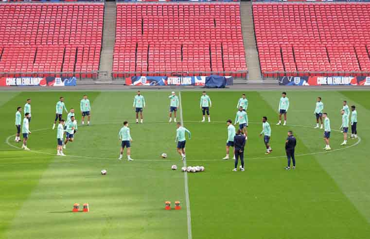 Seleção enfrenta Inglaterra na estreia de Dorival Júnior