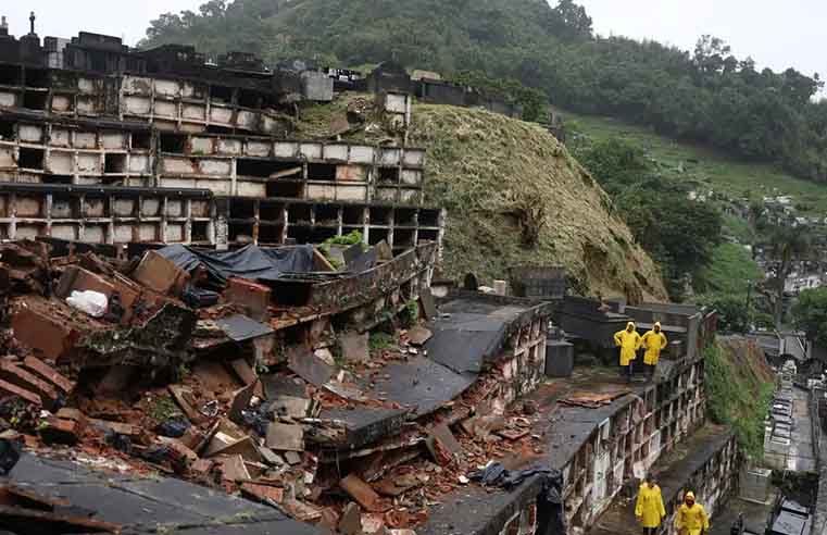 Sobe para oito total de mortos por chuvas no Rio
