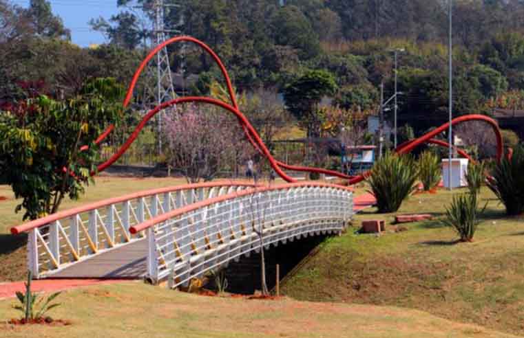 Reinaugurada, Praça Sol Nascente faz homenagem