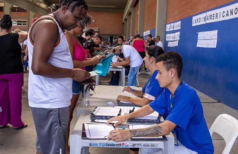 Moradores de sete núcleos de Itaquá têm imóveis regularizados