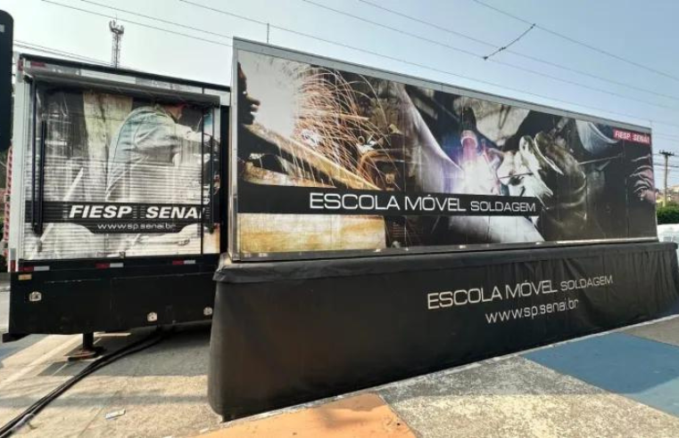 Parceria da prefeitura com Senai traz unidade móvel para Arujá