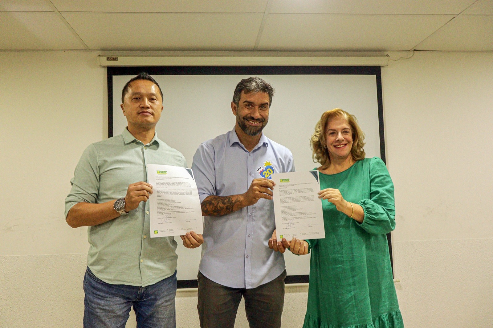 Caio Cunha e Joel Chen firmam compromisso com o comércio mogiano