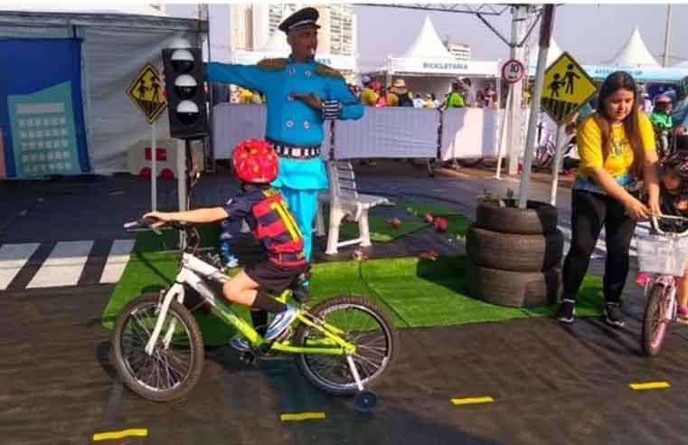 “Espetacular Mini Vila” ensina educação no trânsito para crianças