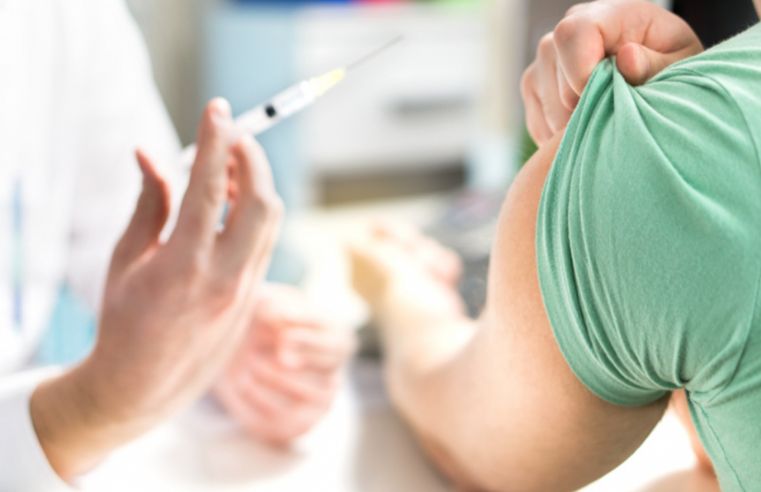 Casos de dengue aumentam e SP reforça campanha de vacinação