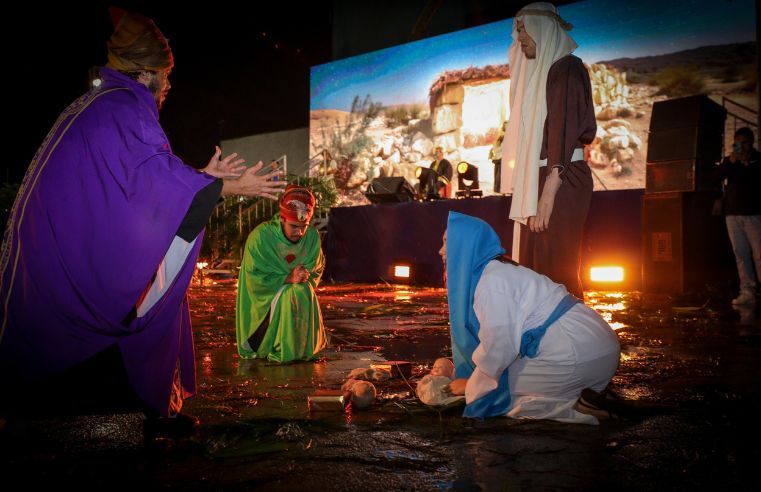 Público de quase 2 mil pessoas vê Paixão de Cristo em Ferraz