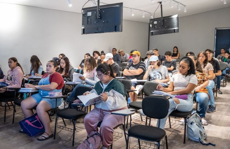 Simulados do Aprova Itaquá preparam alunos para vestibulares
