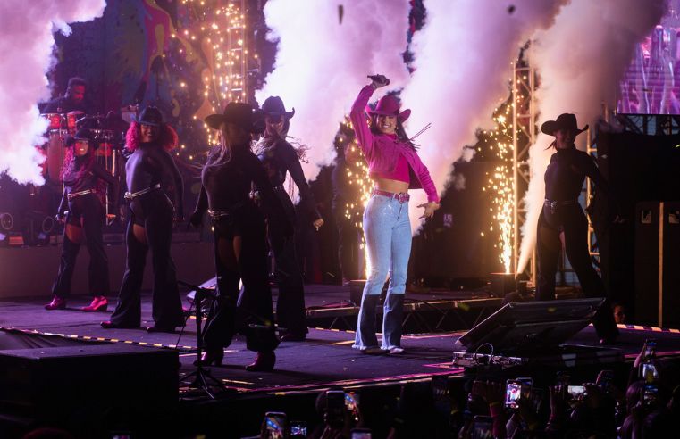 Alexandre Pires encerra o terceiro dia do Arujá Fest neste domingo