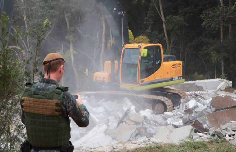 Crimes ambientais levam à derrubada de imóveis em Suzano