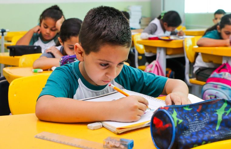 Ferraz supera meta nacional e avança na alfabetização infantil