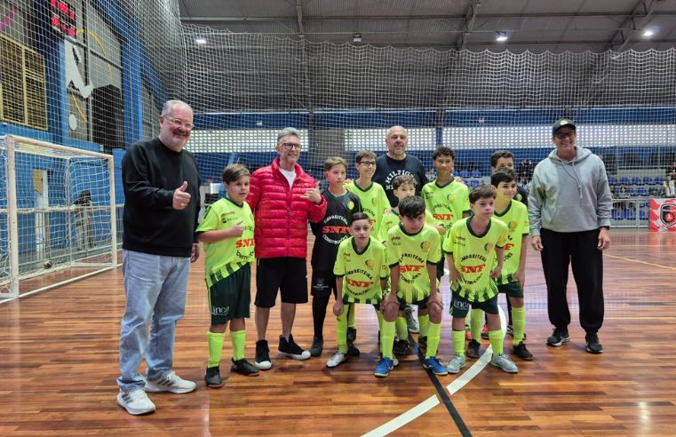 Craque Neto visita Guararema e elogia estrutura esportiva da cidade