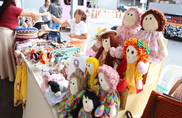 Praça dos Expedicionários recebe feira de artesanato com apresentações de dança