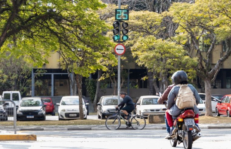 Semáforos para pedestres aumentam segurança em vias de Mogi