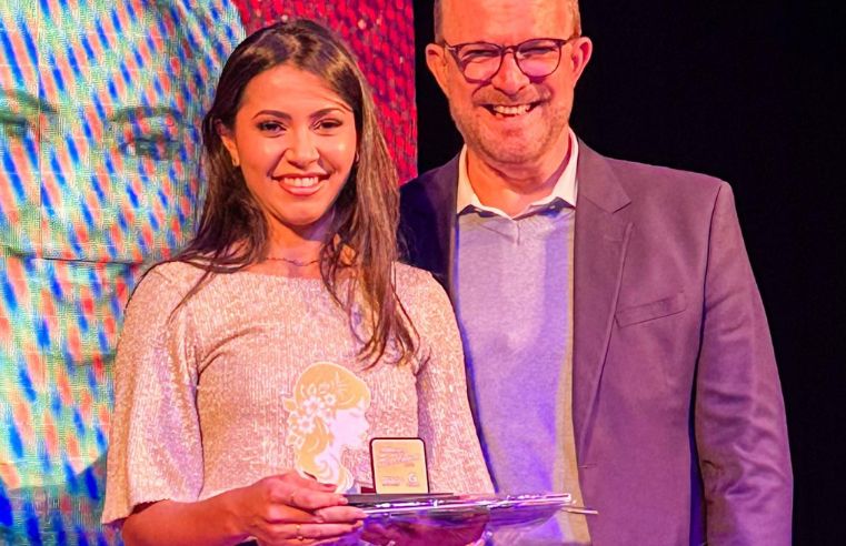 Clau Camargo recebe homenagem no evento Mulheres que Brilham