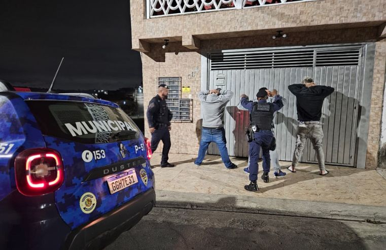 GCM de Itaquá desmantela duas casas-bomba e apreende 1,1 mil drogas