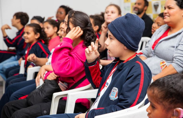 Secretaria de Transporte promove ação inclusiva com alunos surdos