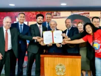 Conta de luz gratuita se torna lei e beneficiará milhões de famílias