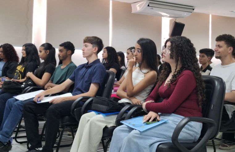 Bolsa Estágio Ensino Médio integra jovens à administração municipal