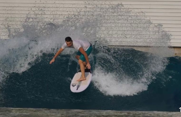 Contos de Nazaré apresenta atletas e transformação pelo Surf