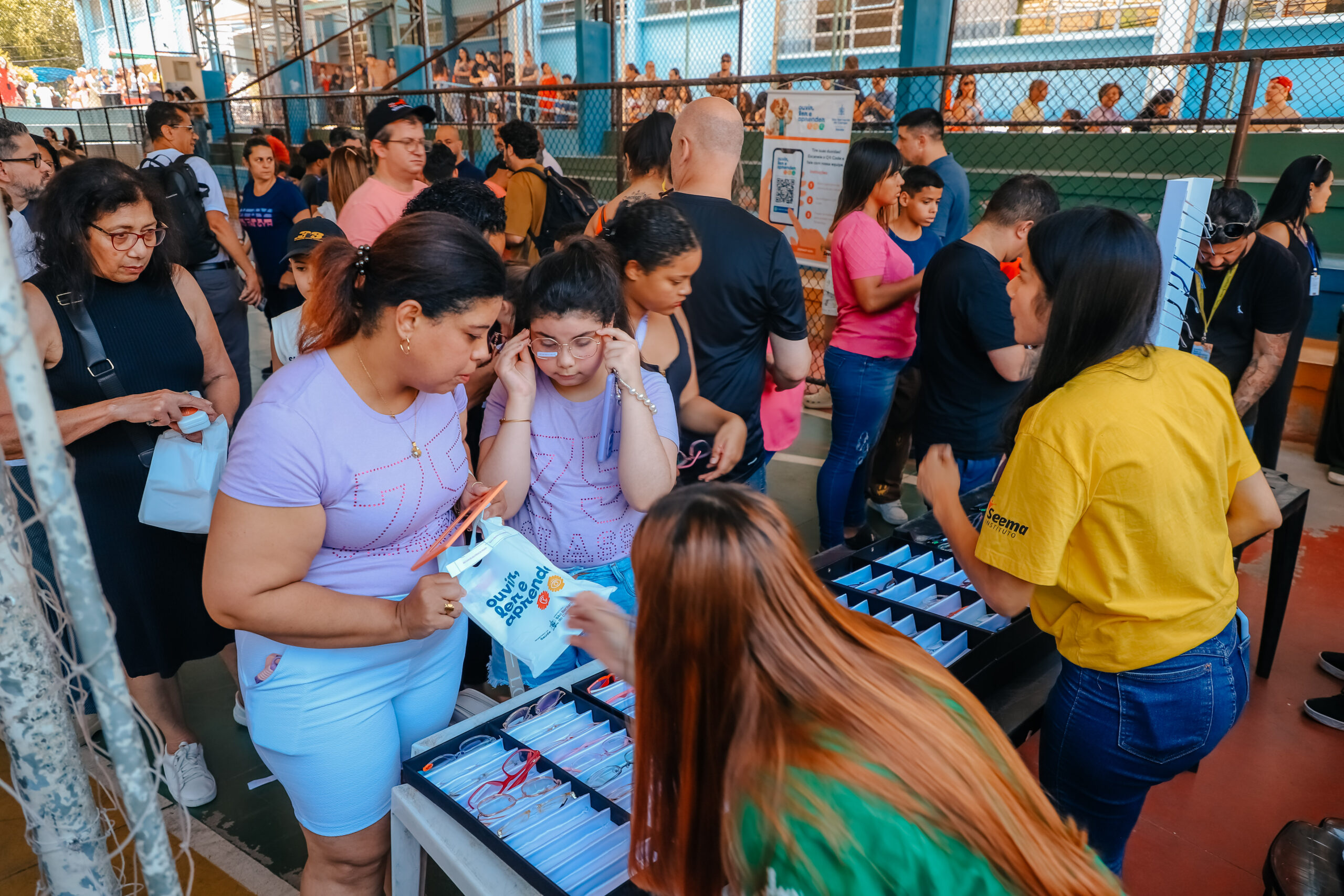 São Bernardo entrega 4.776 óculos para estudantes