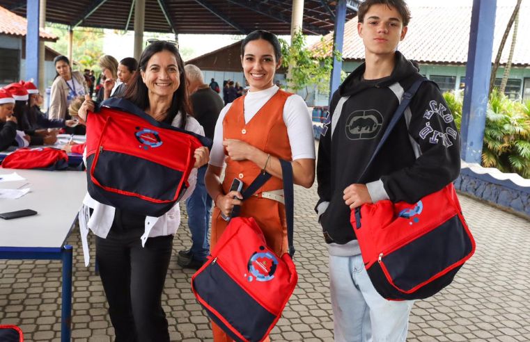 Prefeitura de Itaquá entrega kits congelados a servidores