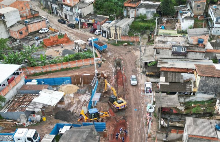 Em Itaquá, drenagem e pavimentação chegam ao Jardim Lucinda.