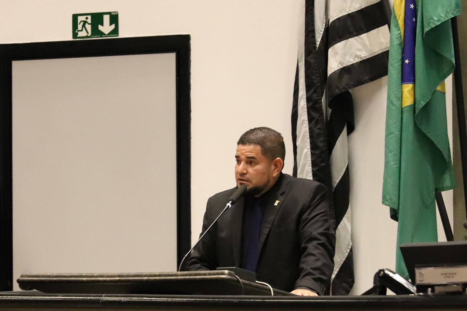 Câmara de Arujá aprova repúdio à CCR por abandono na Dutra