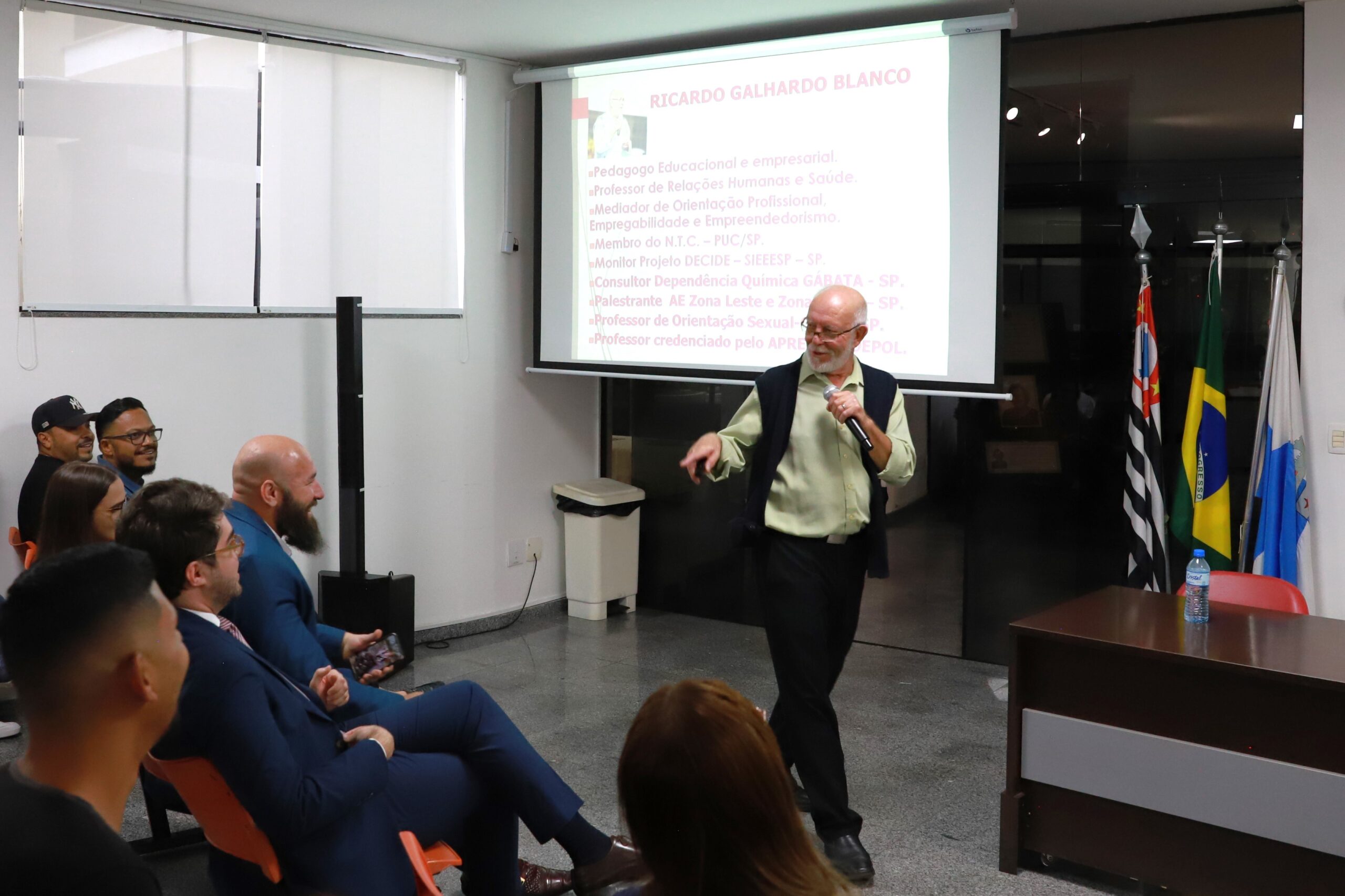 Arujá realiza palestra sobre prevenção às drogas na adolescência