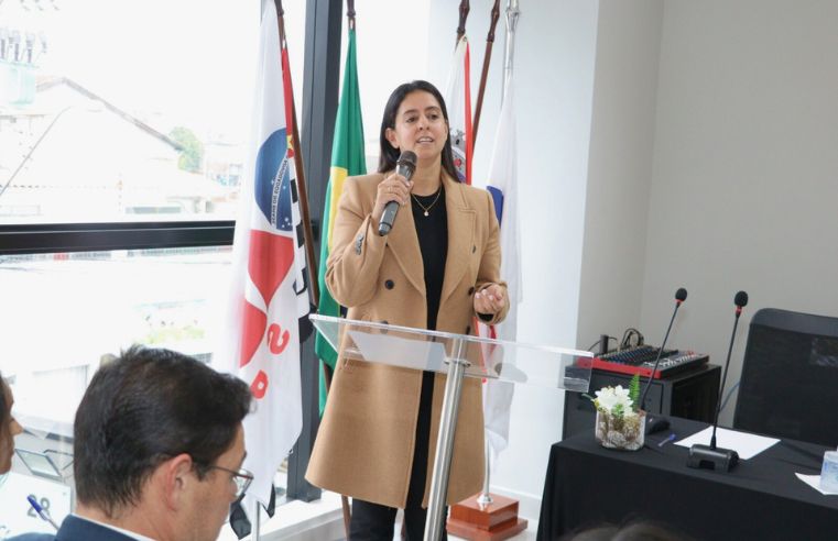 Procuradora ministra curso sobre precatórios em Suzano