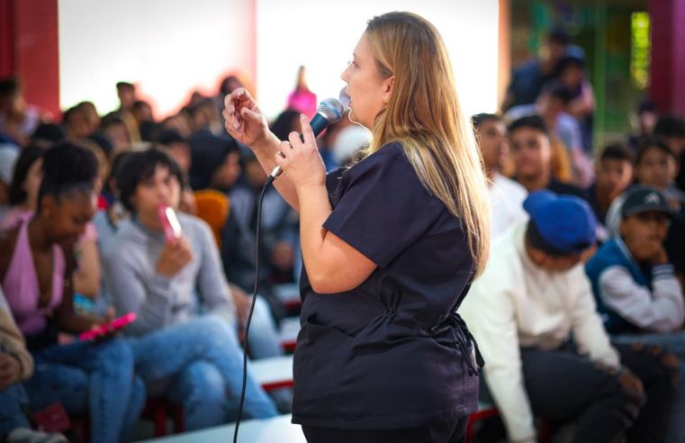 Ferraz promove ação sobre gravidez precoce e ISTs em escola