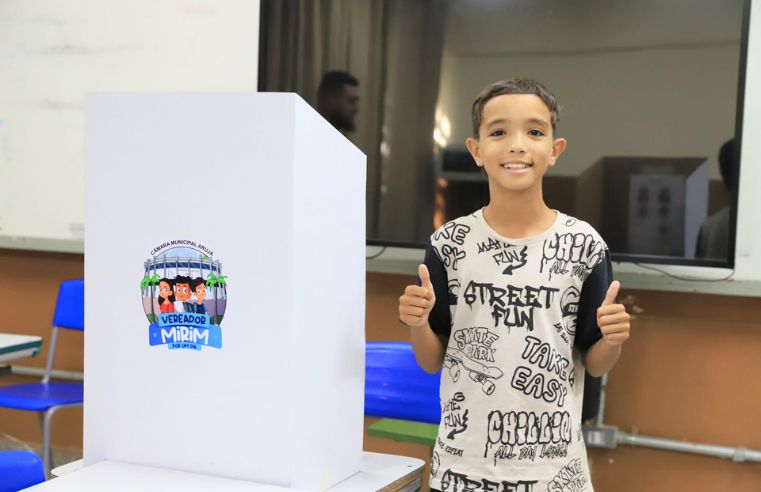 Vereador Mirim em Arujá leva estudantes às urnas