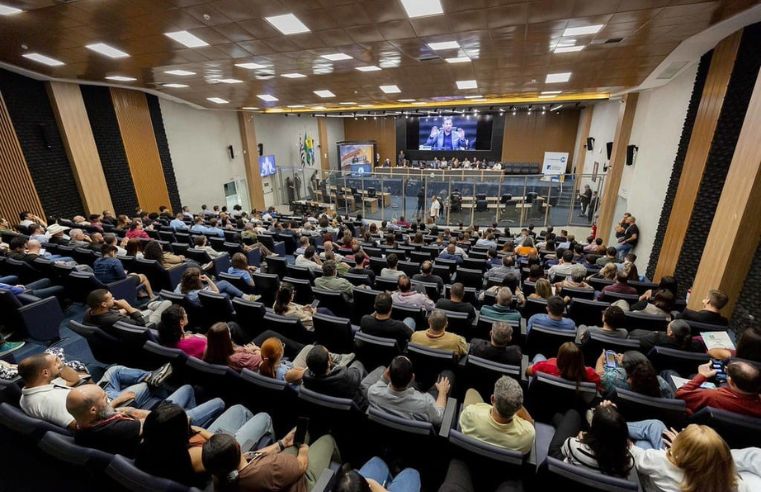 Escola do Legislativo de Arujá participa de encontro da Apel